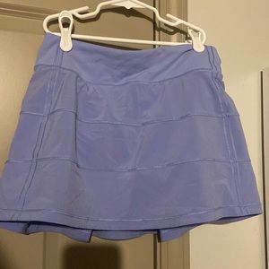 Lilac Lululemon skirt size 2, looks brand new and barely worn!